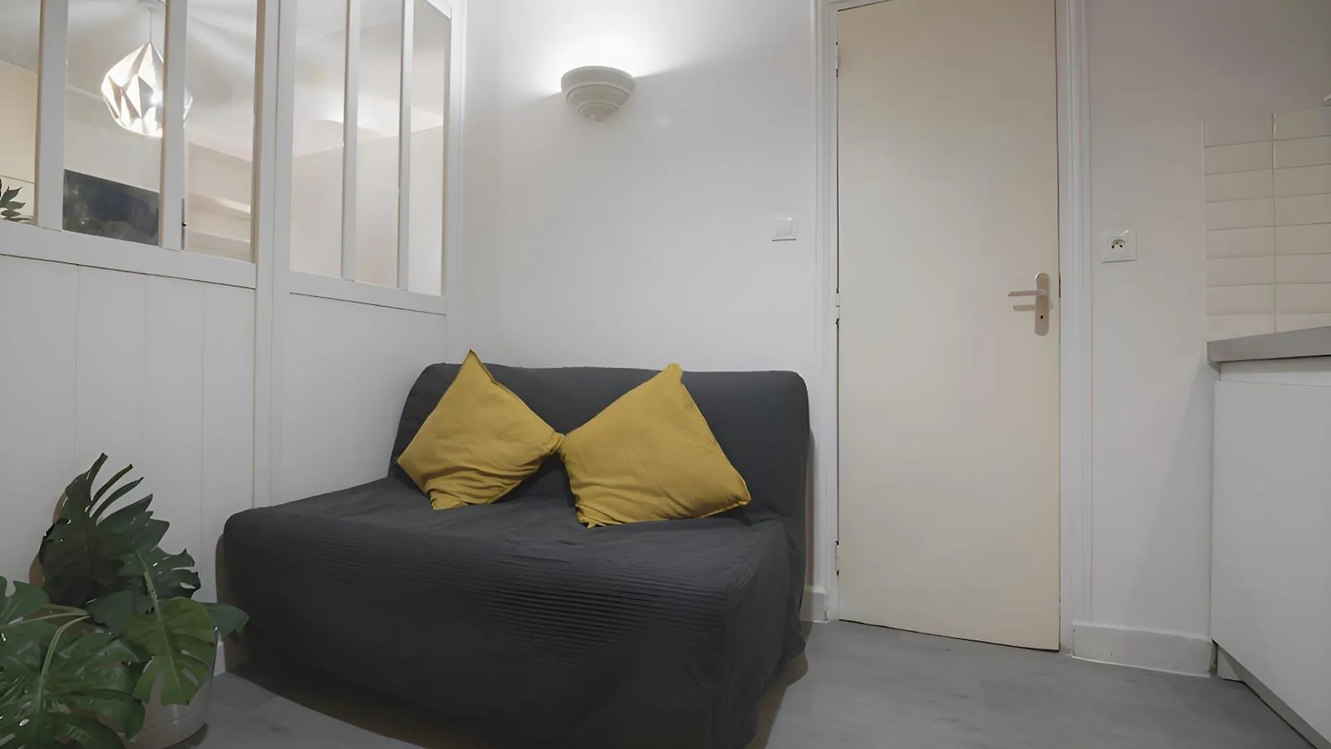Splendid Studio Apartment Quartier Les Marais Free Netflix Paris 0*,  France